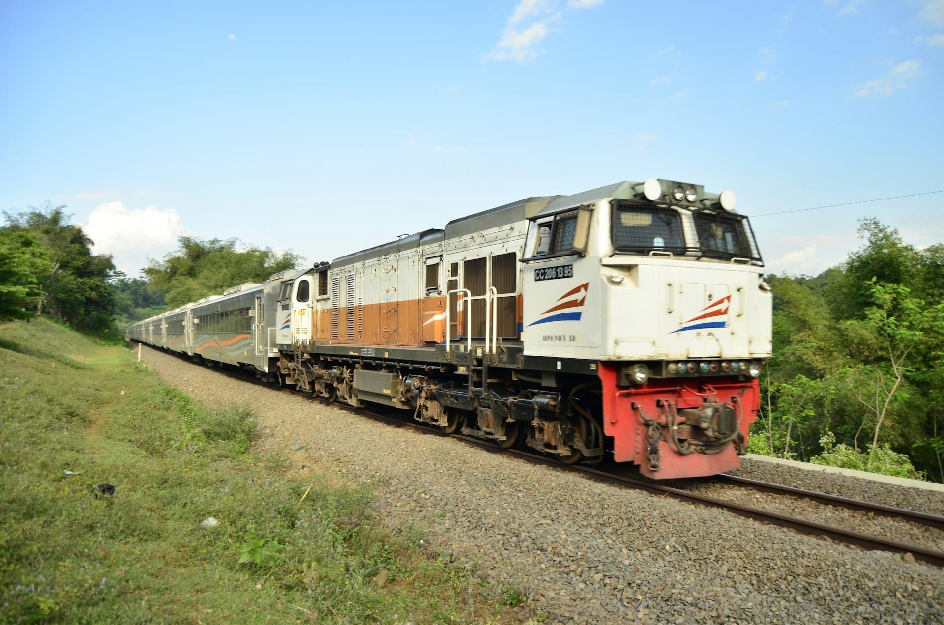 Red and gray diesel locomotive — Nathan AirChime K5LA original platform